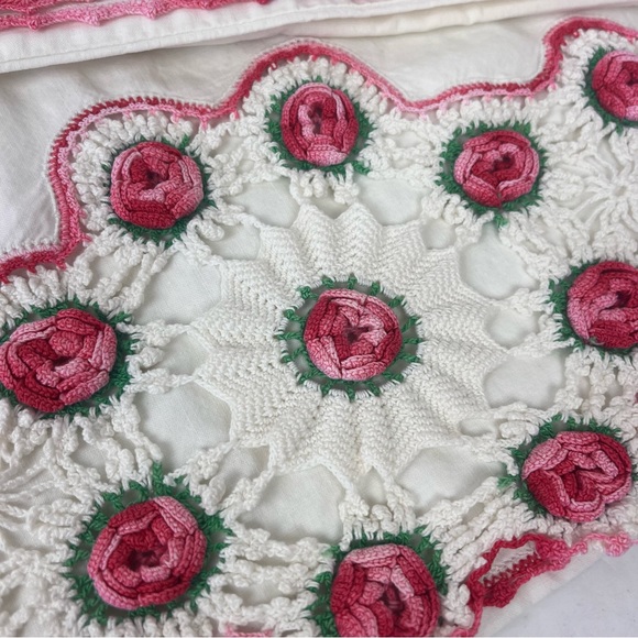 Vintage crochet roses edged pillowcases set(2)standard/Queen - Picture 3 of 11